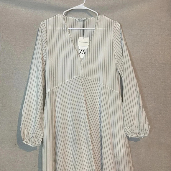Zara White and Gray Striped Maxi Dress - Picture 2 of 6